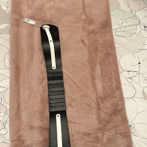 New York and Company, black and white belt new with tags - Picture 4 of 6